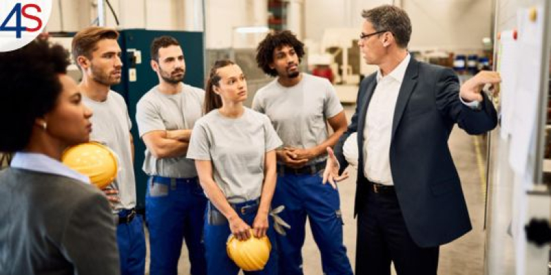 Supervisor explaining the Health and Safety protocols to the employees
