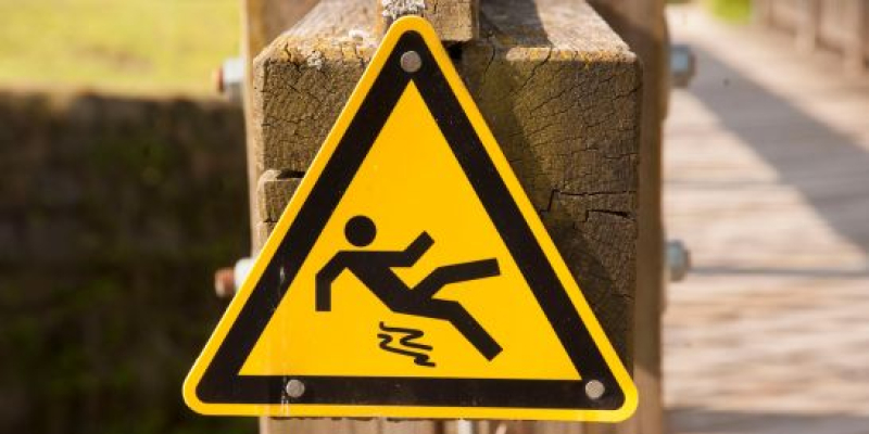 Fall prevention sign at a workplace